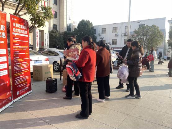 1735635931648659.png 中荊置業(yè)前往團林鎮開(kāi)展“安居工程”政策宣講及中荊學(xué)府項目宣傳活動(dòng)252.png